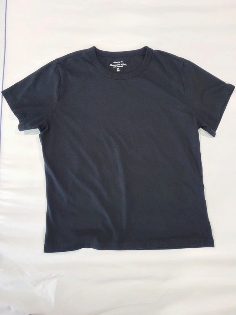 Abercrombie & Fitch Skimming Tee Short Sleeve Tee in Black Size XS Like New